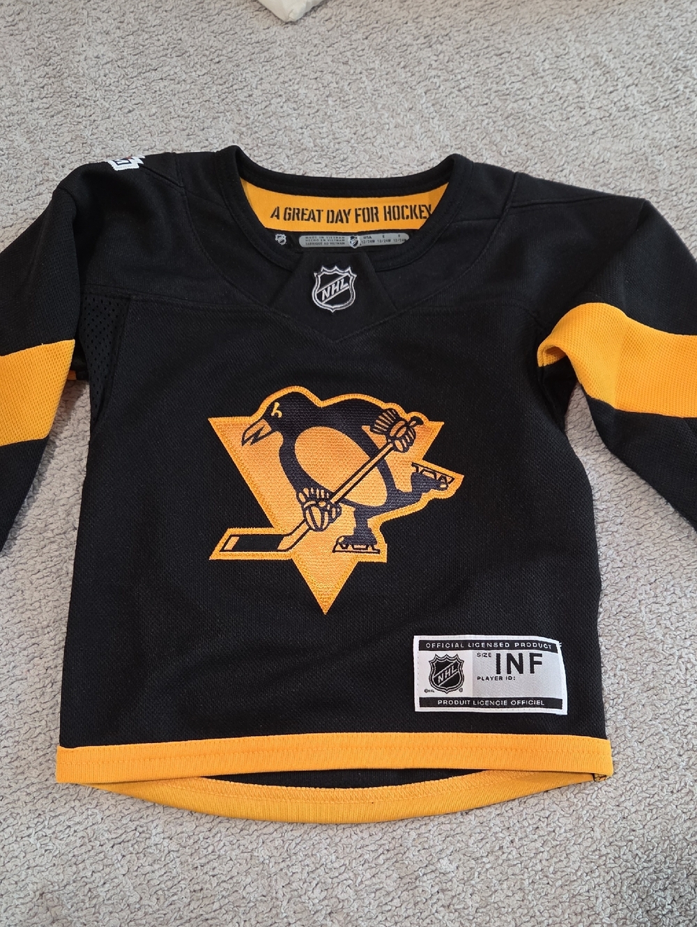 NHL Infant Black and Gold Pittsburgh Penguins Hockey Jersey Malkin
